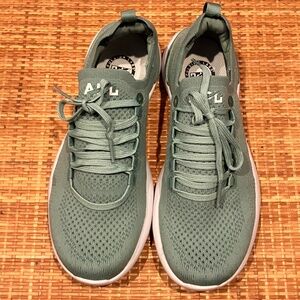 APL Techloom Breeze Golf Green Almost New 6.5